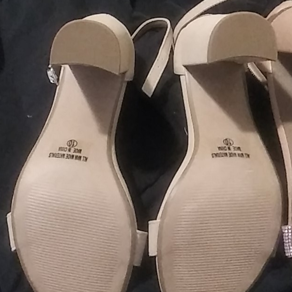 Heels - Picture 2 of 4